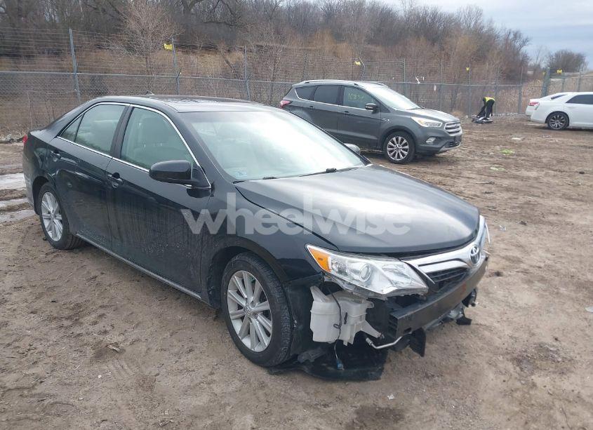 2013 Toyota Camry XLE V6 (VIN 4T1BK1FKXDU528642) main photo