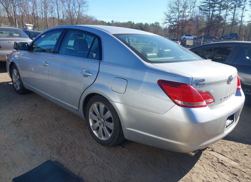 Photo 3 of 2005 Toyota Avalon XLS (VIN 4T1BK36B05U026672)