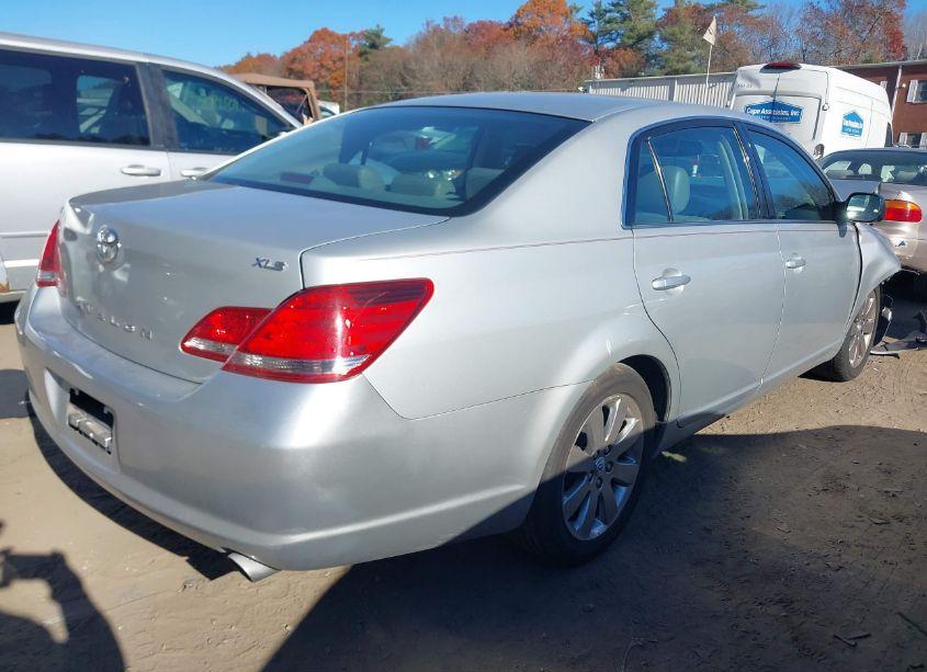 Photo 4 of 2005 Toyota Avalon XLS (VIN 4T1BK36B05U026672)