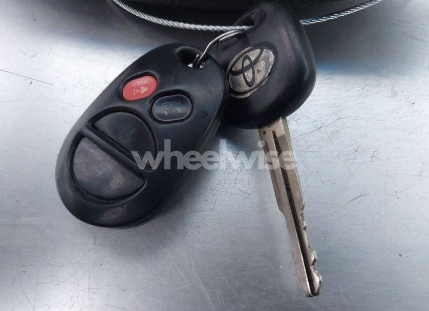 Photo 11 of 2005 Toyota Avalon XL (VIN 4T1BK36B05U037400)