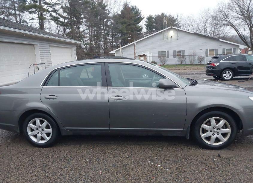 Photo 13 of 2005 Toyota Avalon XL (VIN 4T1BK36B05U037400)