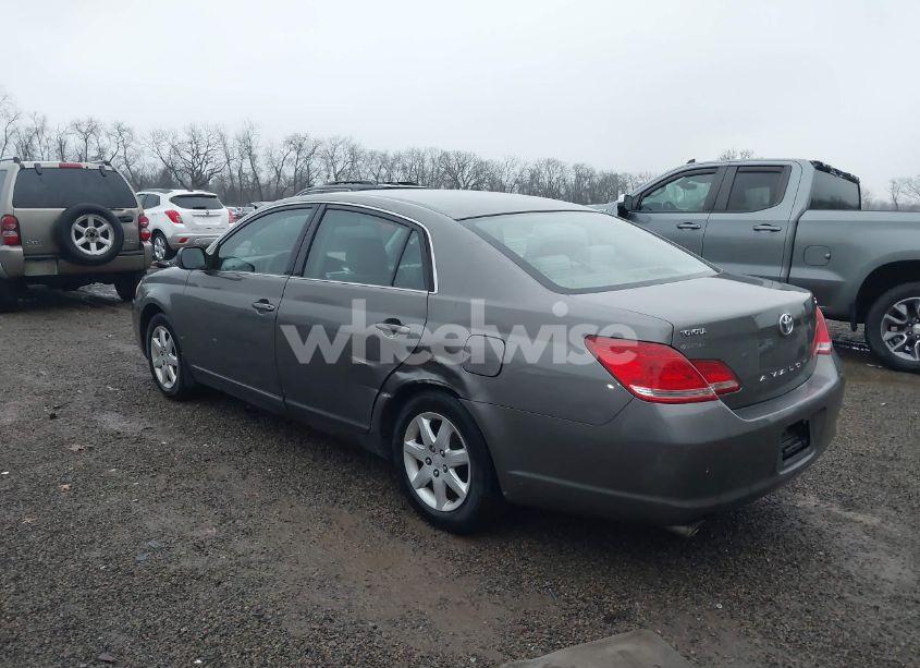 Photo 3 of 2005 Toyota Avalon XL (VIN 4T1BK36B05U037400)