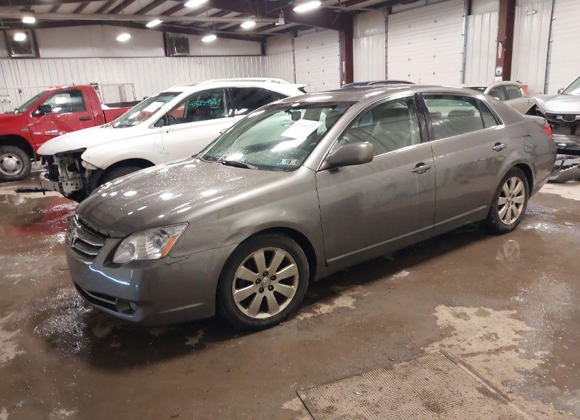 Photo 2 of 2005 Toyota Avalon XLS (VIN 4T1BK36B05U045321)