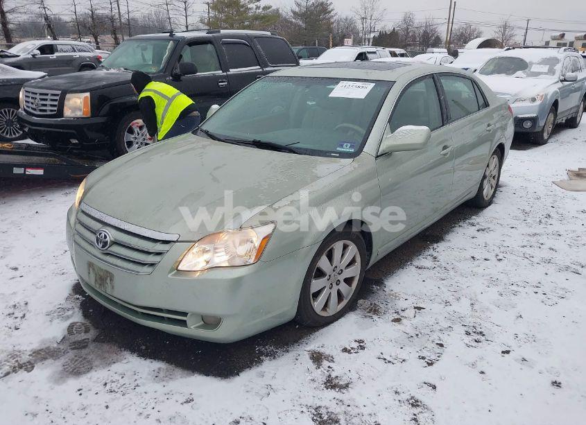 Photo 2 of 2005 Toyota Avalon XLS (VIN 4T1BK36B15U044260)