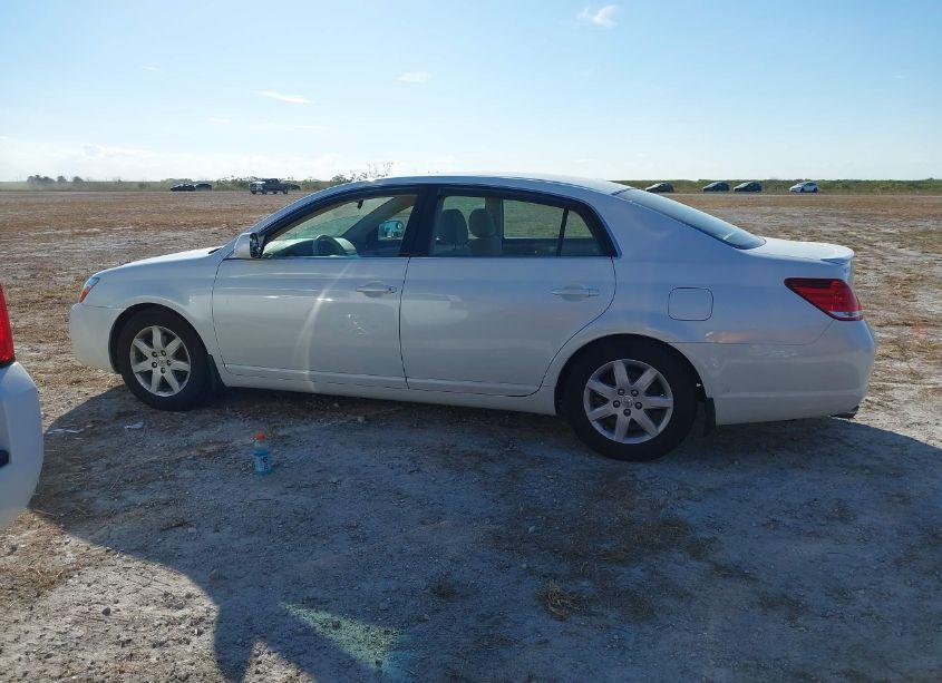 Photo 13 of 2005 Toyota Avalon XL (VIN 4T1BK36B25U028486)
