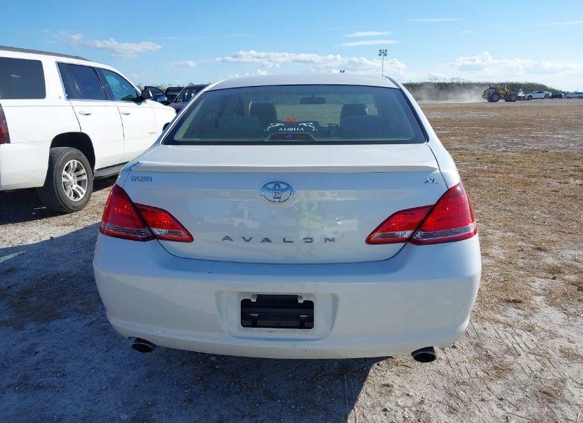 Photo 15 of 2005 Toyota Avalon XL (VIN 4T1BK36B25U028486)