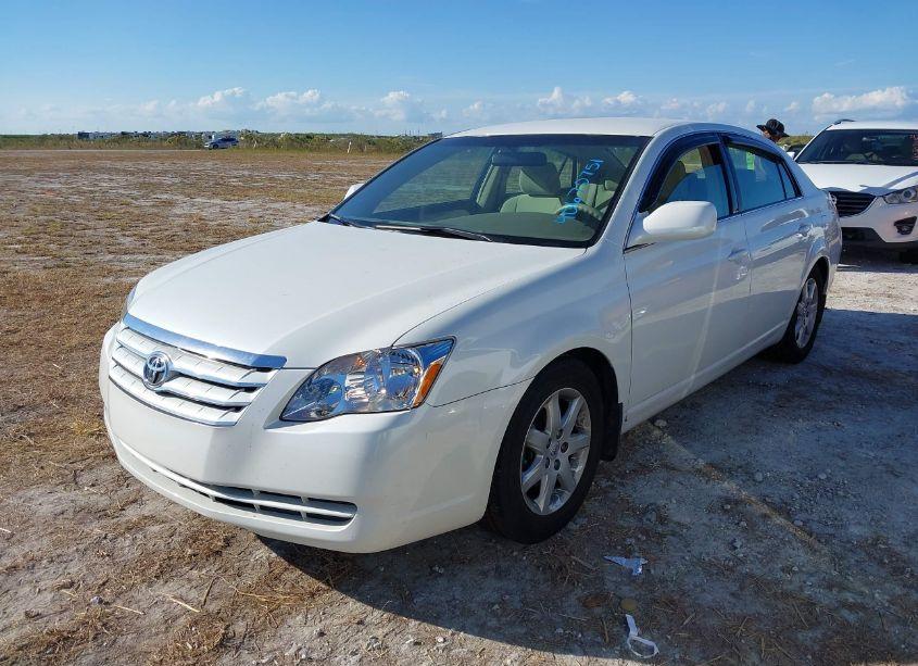 Photo 2 of 2005 Toyota Avalon XL (VIN 4T1BK36B25U028486)