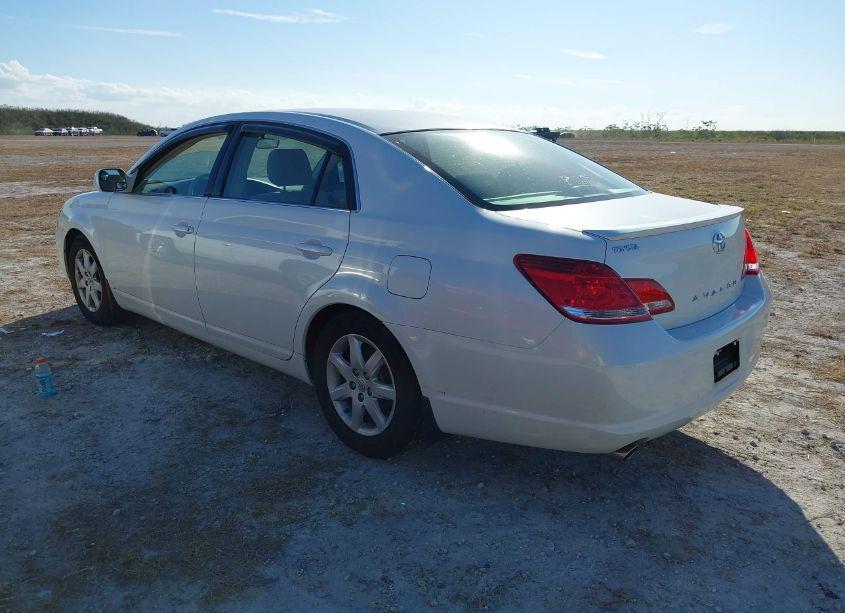 Photo 3 of 2005 Toyota Avalon XL (VIN 4T1BK36B25U028486)
