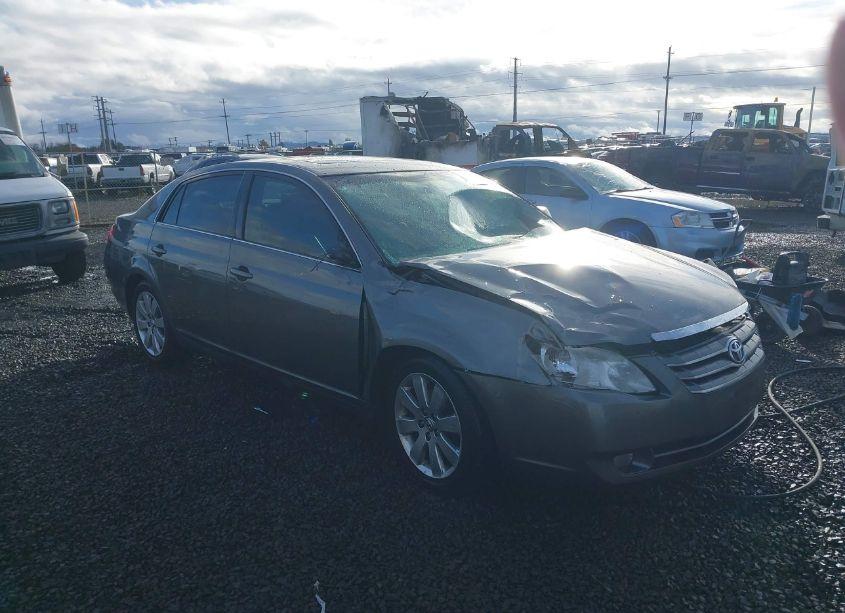 2005 Toyota Avalon XLS (VIN 4T1BK36B25U041092) main photo