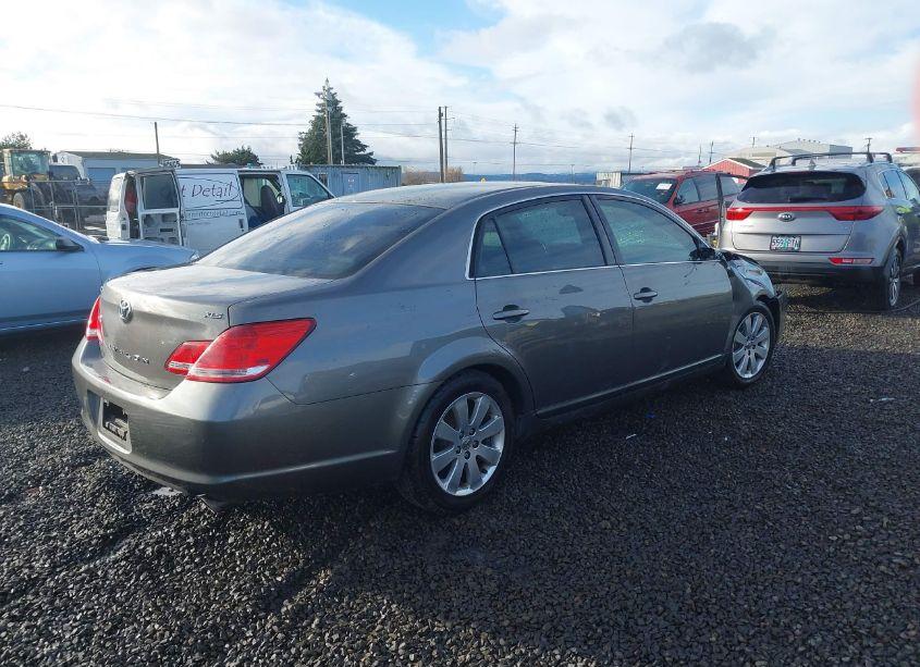 Photo 4 of 2005 Toyota Avalon XLS (VIN 4T1BK36B25U041092)
