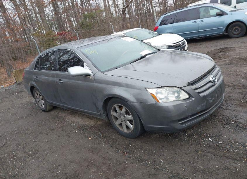 2006 Toyota Avalon XL (VIN 4T1BK36B26U126967) main photo