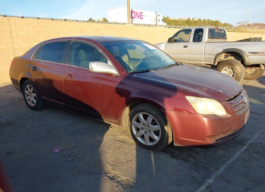 2005 Toyota Avalon XL (VIN 4T1BK36B35U024639) main photo