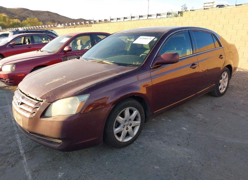 Photo 2 of 2005 Toyota Avalon XL (VIN 4T1BK36B35U024639)