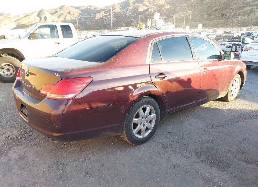Photo 4 of 2005 Toyota Avalon XL (VIN 4T1BK36B35U024639)