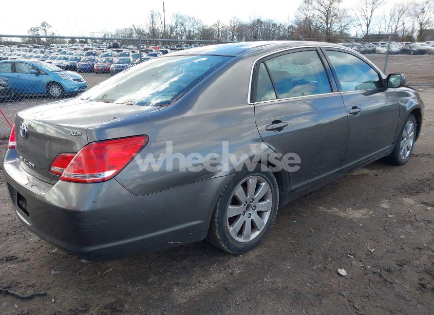 Photo 4 of 2005 Toyota Avalon XLS (VIN 4T1BK36B35U030280)