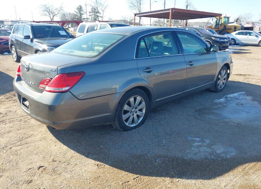 Photo 4 of 2005 Toyota Avalon XLS (VIN 4T1BK36B35U038508)