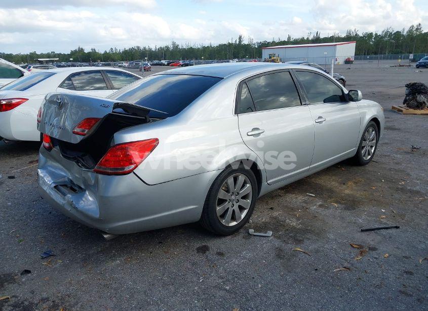 Photo 4 of 2005 Toyota Avalon XLS (VIN 4T1BK36B55U029650)