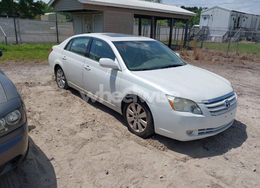 2005 Toyota Avalon XLS (VIN 4T1BK36B65U045629) main photo