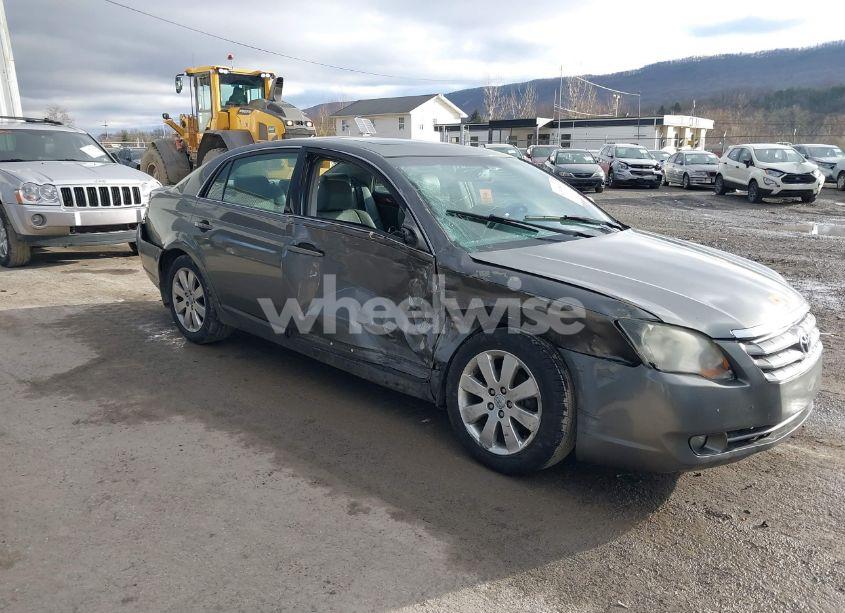 2005 Toyota Avalon XLS (VIN 4T1BK36B65U056453) main photo