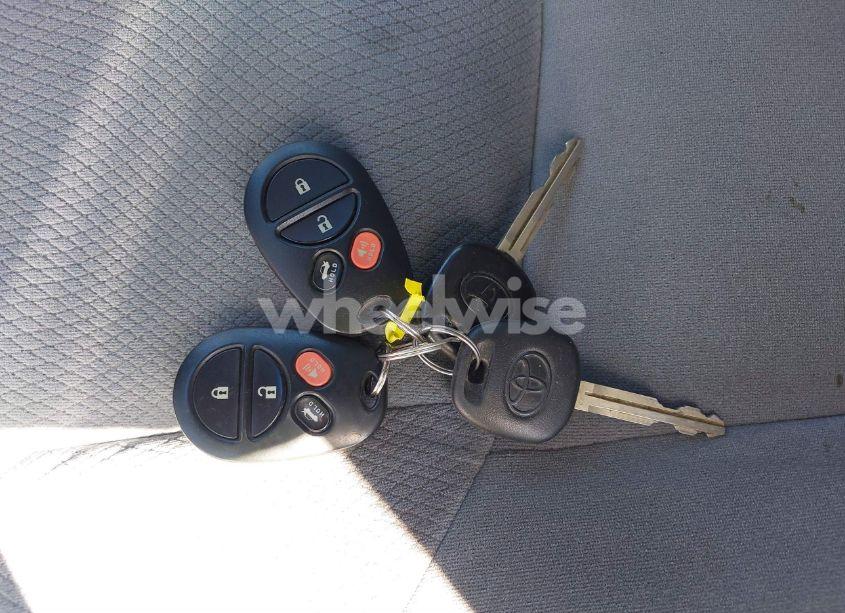 Photo 11 of 2006 Toyota Avalon XL (VIN 4T1BK36B66U157977)