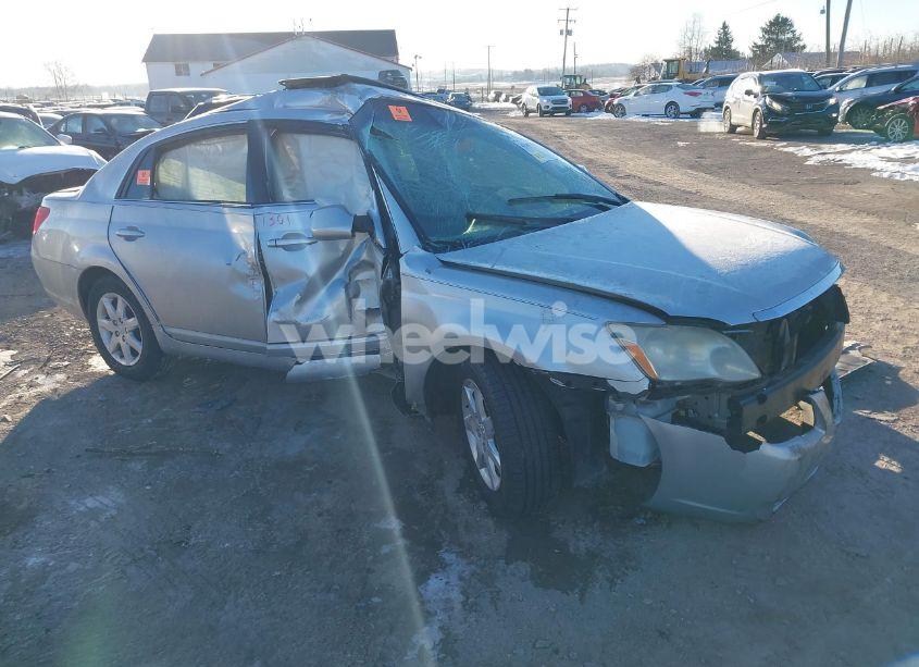 2005 Toyota Avalon XL (VIN 4T1BK36B75U058972) main photo