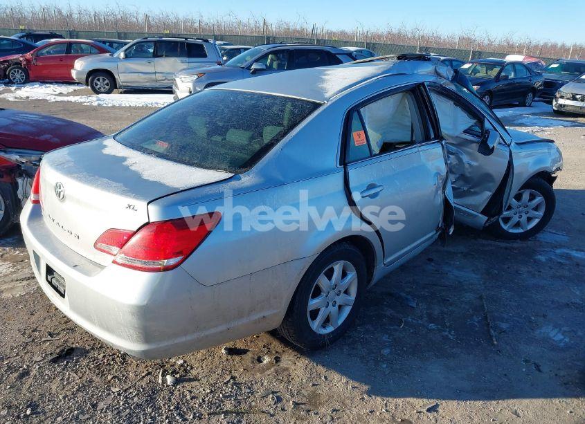 Photo 4 of 2005 Toyota Avalon XL (VIN 4T1BK36B75U058972)
