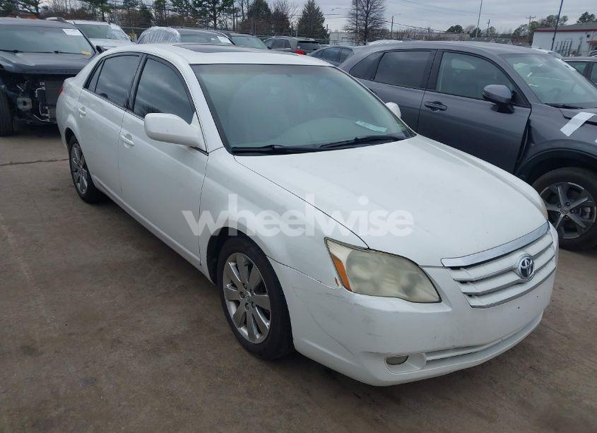 2005 Toyota Avalon XLS (VIN 4T1BK36B85U022322) main photo