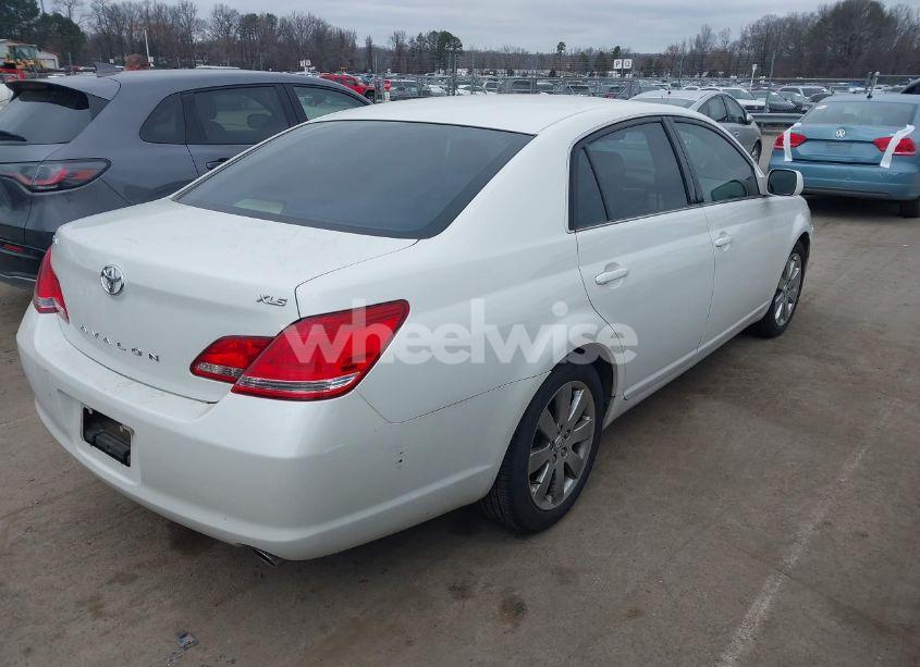 Photo 4 of 2005 Toyota Avalon XLS (VIN 4T1BK36B85U022322)