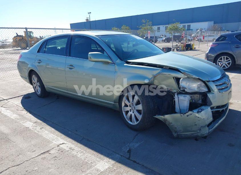 2005 Toyota Avalon XLS (VIN 4T1BK36B85U047866) main photo