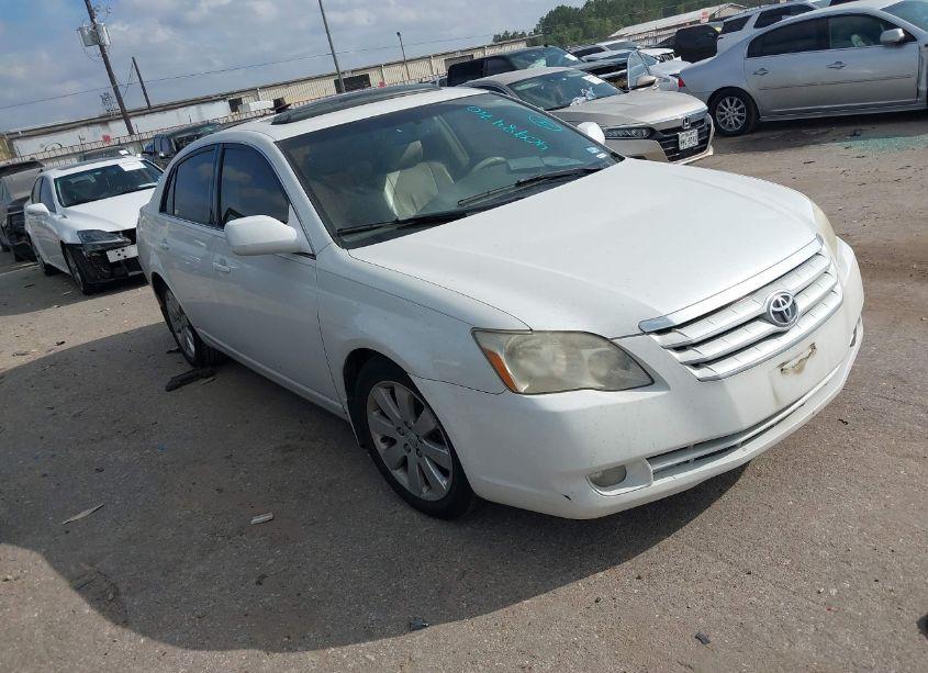 2005 Toyota Avalon XLS (VIN 4T1BK36B85U056695) main photo