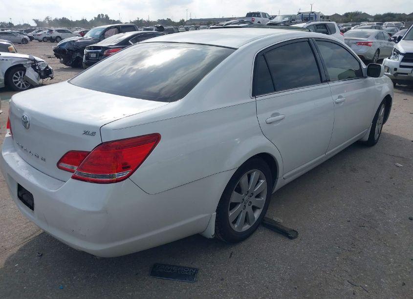 Photo 4 of 2005 Toyota Avalon XLS (VIN 4T1BK36B85U056695)