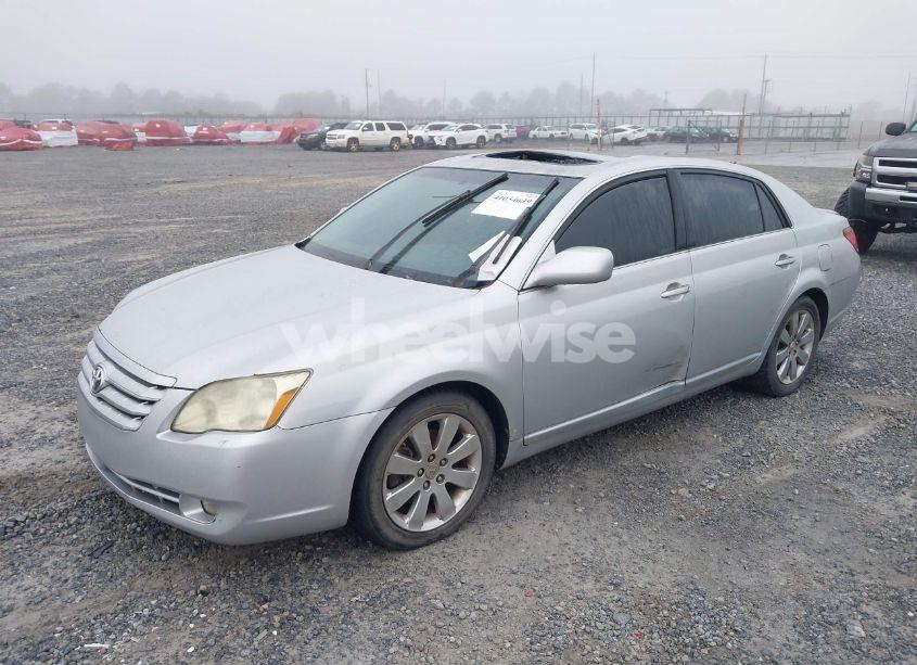 Photo 2 of 2005 Toyota Avalon XLS (VIN 4T1BK36BX5U016957)