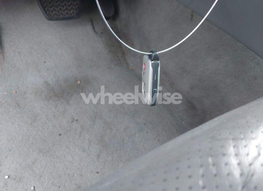 Photo 11 of 2010 Toyota Avalon LIMITED (VIN 4T1BK3DB3AU362958)