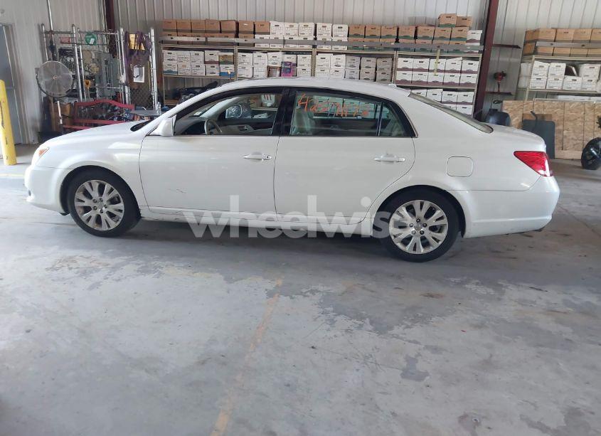 Photo 14 of 2010 Toyota Avalon XLS (VIN 4T1BK3DB3AU369053)