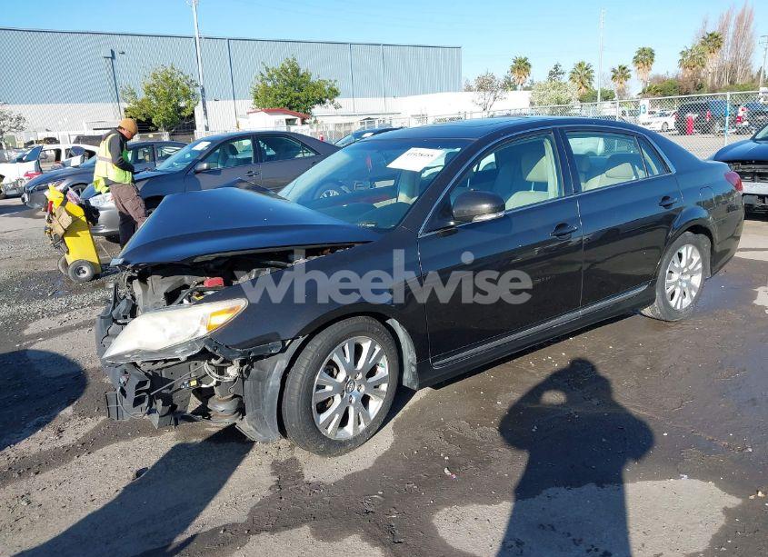 Photo 2 of 2011 Toyota Avalon (VIN 4T1BK3DB6BU403682)