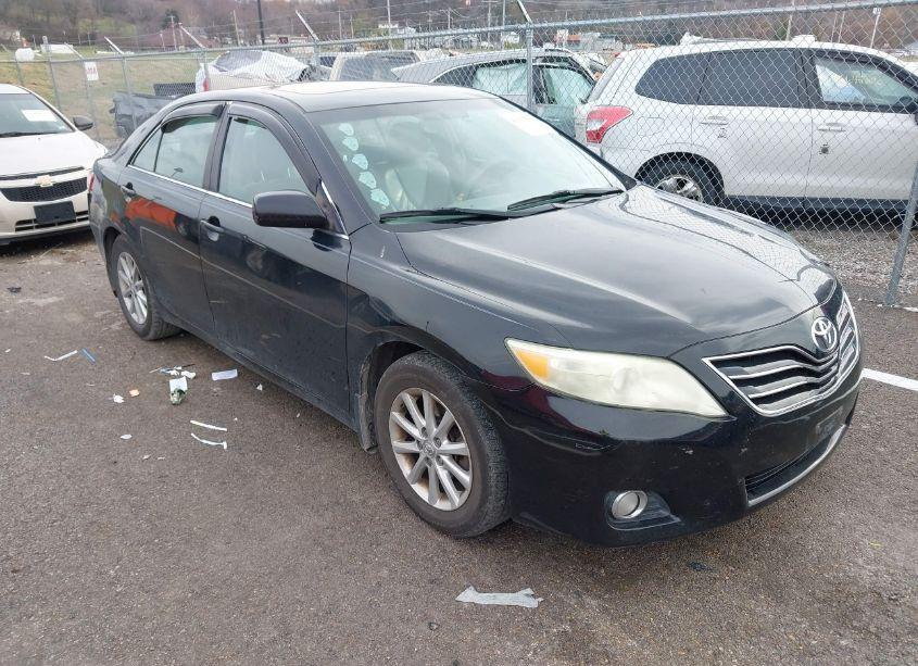 2011 Toyota Camry XLE V6 (VIN 4T1BK3EK0BU623737) main photo