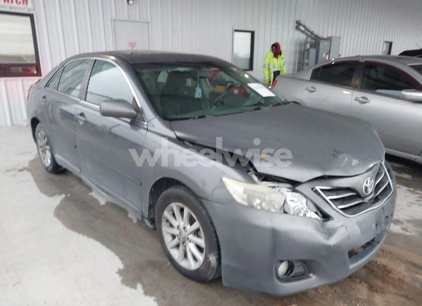 2011 Toyota Camry XLE V6 (VIN 4T1BK3EK1BU129547) main photo
