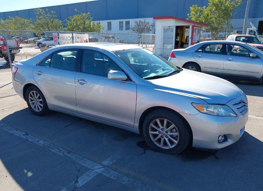 2011 Toyota Camry XLE V6 (VIN 4T1BK3EK2BU130268) main photo