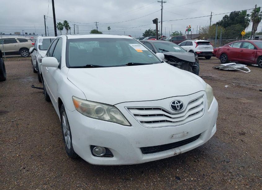 2011 Toyota Camry XLE V6 (VIN 4T1BK3EK2BU610746) main photo