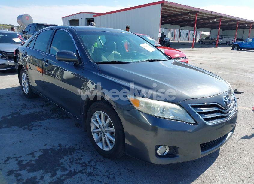 2011 Toyota Camry XLE V6 (VIN 4T1BK3EK3BU132997) main photo