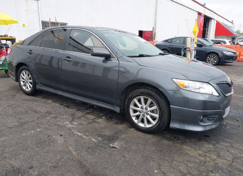 2011 Toyota Camry SE V6 (VIN 4T1BK3EK3BU616006) main photo
