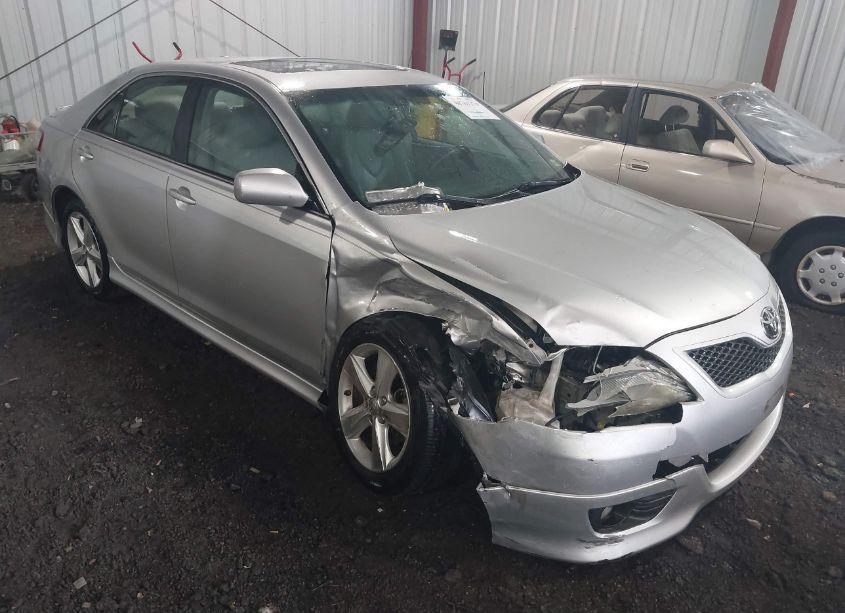 2011 Toyota Camry SE V6 (VIN 4T1BK3EK4BU126044) main photo