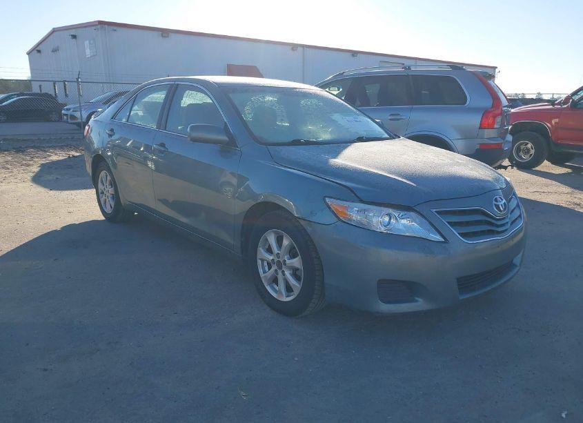 2011 Toyota Camry LE (VIN 4T1BK3EK8BU618415) main photo