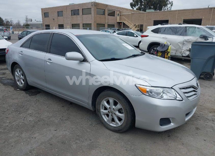 2011 Toyota Camry LE V6 (VIN 4T1BK3EK9BU124564) main photo