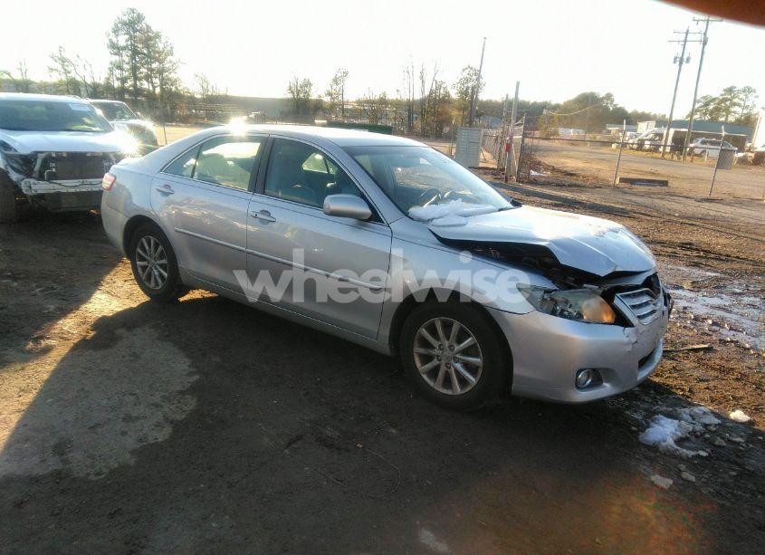 2011 Toyota Camry XLE V6 (VIN 4T1BK3EK9BU624689) main photo