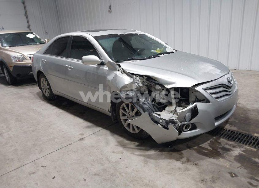 2011 Toyota Camry XLE V6 (VIN 4T1BK3EKXBU126825) main photo