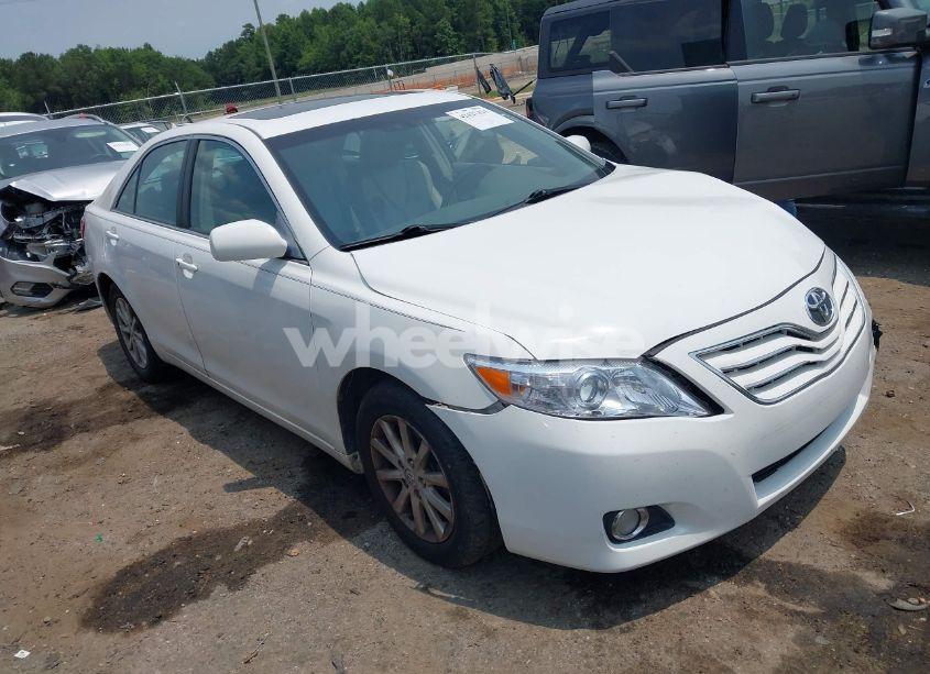 2011 Toyota Camry XLE V6 (VIN 4T1BK3EKXBU610641) main photo