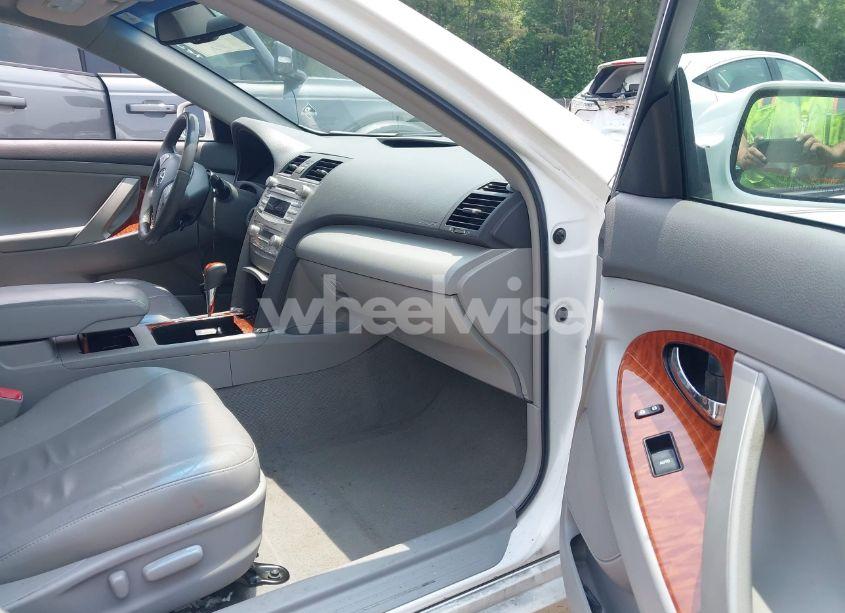 Photo 5 of 2011 Toyota Camry XLE V6 (VIN 4T1BK3EKXBU610641)