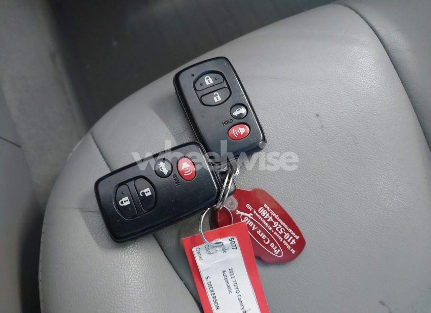 Photo 11 of 2011 Toyota Camry XLE V6 (VIN 4T1BK3EKXBU611983)