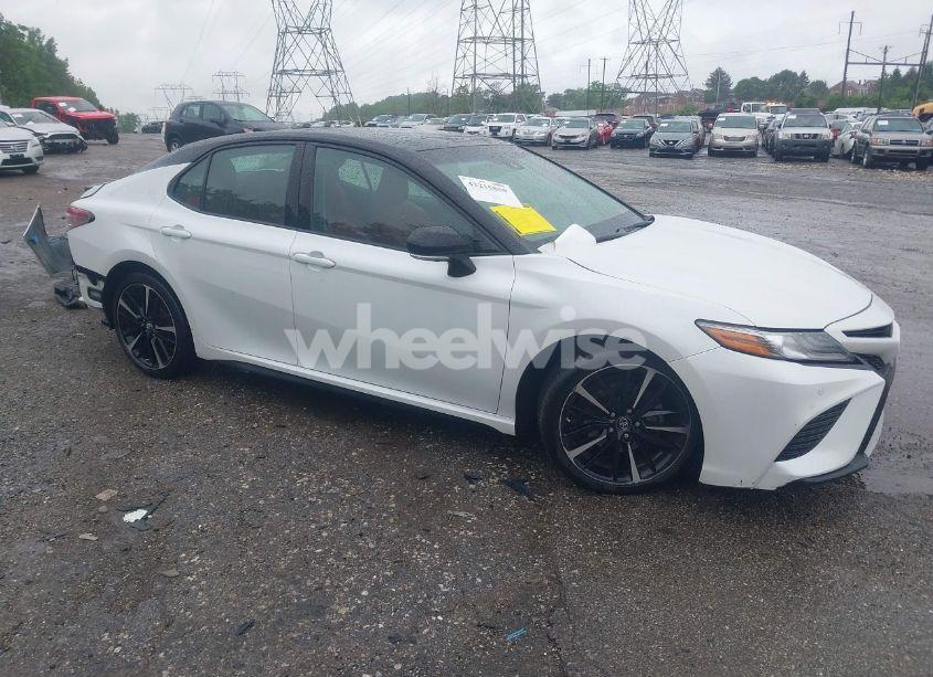 2018 Toyota Camry XSE V6 (VIN 4T1BZ1HK0JU008812) main photo